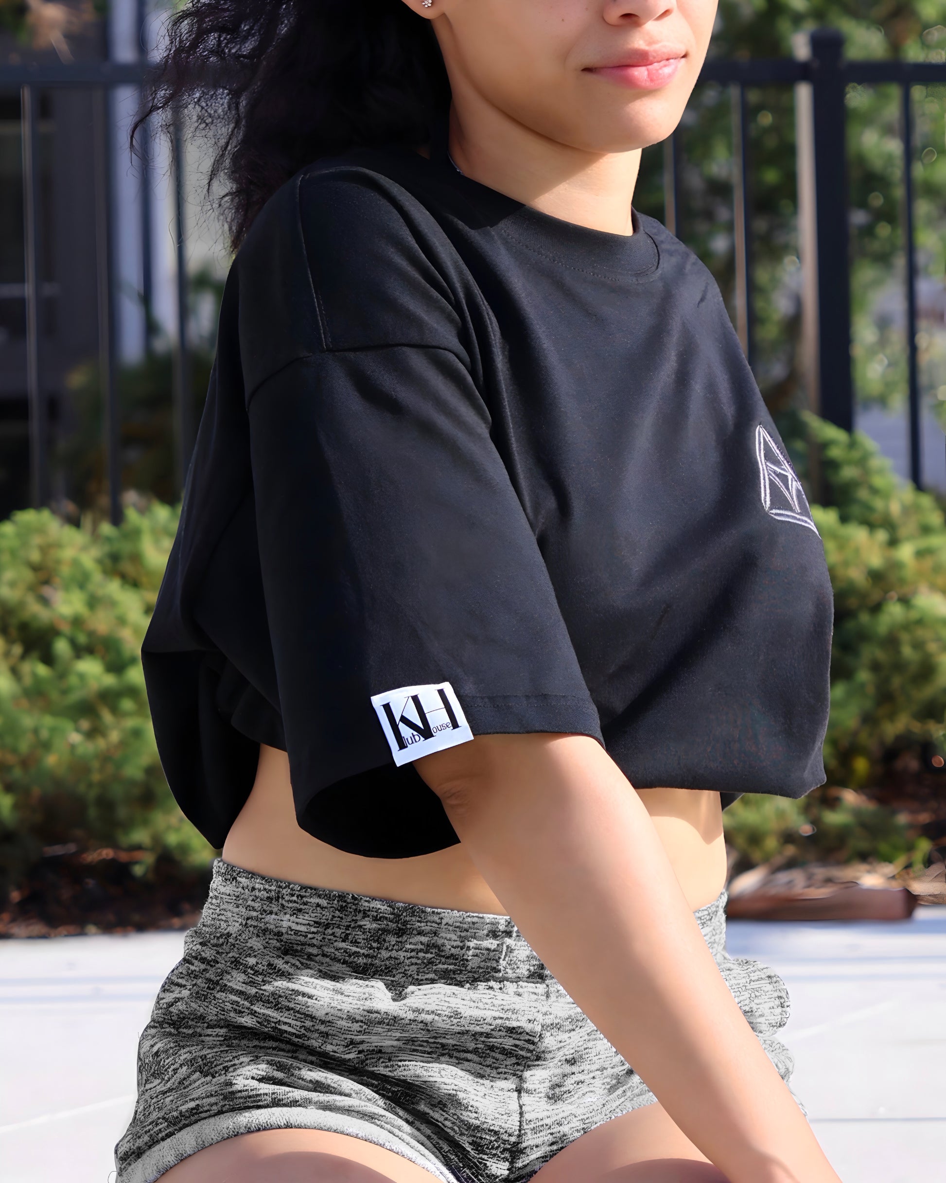 ESSENTIALS TEE - KluelezzKlubHouse